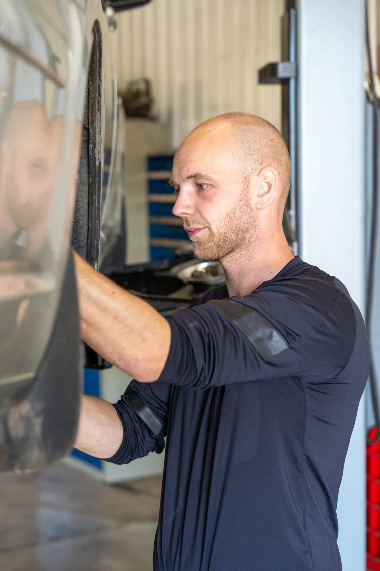 Arbejde med bilrude og karrosseri